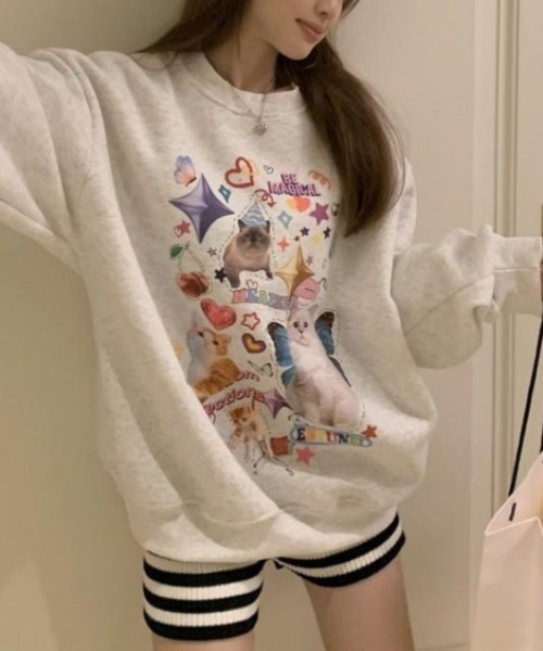 almo(アルモ)の「コラージュキャット裏起毛ビッグスエット(BQ)(スウェット・レディース・アイボリー/グレー・FREE)」の9枚目の写真