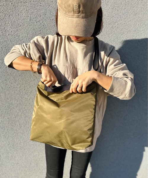 FREDRIK PACKERS(フレドリックパッカーズ)の「FREDRIK PACKERS フレドリックパッカーズ VAIL FLIGHT SATIN 2WAY トートBAG(ショルダーバッグ・レディース・ブラック/オリーブ/グリーン・ONESIZE)」の6枚目の写真