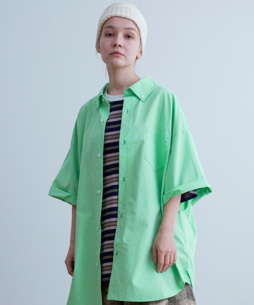 Universal Style Wear(ユニバーサルスタイルウェア)の「Universal Style Wear ラフ フィット ボタンダウン シャツ(シャツ/ブラウス・メンズ・ライトグリーン/オフホワイト/ライトイエロー/ブラック・MEDIUM/LARGE/X-LARGE)」の4枚目の写真