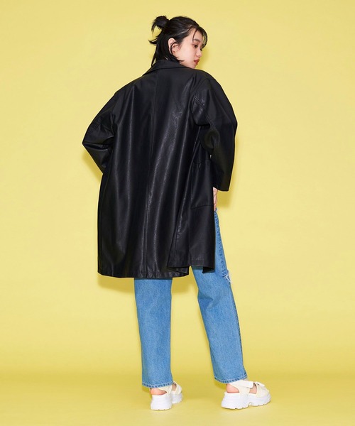 FOREVER 21(フォーエバー トゥエンティーワン)の「【POP】フェイクレザーロングジャケット(その他アウター・レディース・ブラック・FREE)」の5枚目の写真