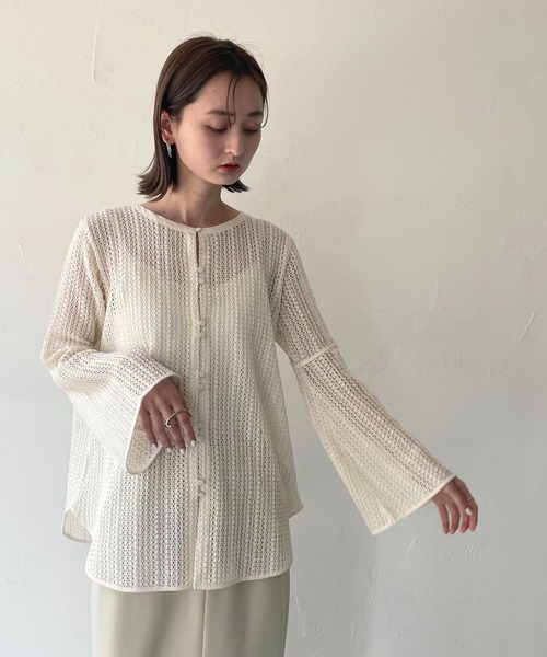 CLEIO(クレイオ)の「【CLEIO】ベルスリーブレースシャツ(シャツ/ブラウス・レディース・ブラック/アイボリー/ライトベージュ・FREE)」の5枚目の写真