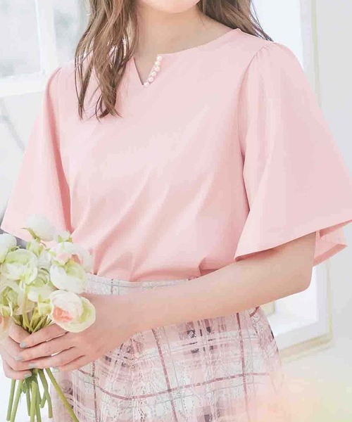 alotta(アロッタ)の「パール調ボタン付Tシャツブラウス(シャツ/ブラウス・レディース・オフホワイト/ブルー/ピンク/ブラック・XX-LARGE/MEDIUM/LARGE/X-LARGE)」の9枚目の写真