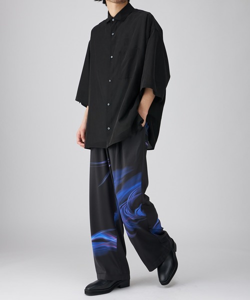 Lui's（ルイス）の「SMOKEプリントリラックスパンツ (セットアップ対応