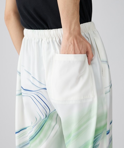 Lui's（ルイス）の「SMOKEプリントリラックスパンツ