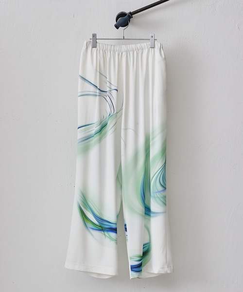 Lui's（ルイス）の「SMOKEプリントリラックスパンツ