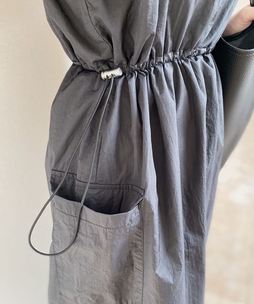 Reurie'(レウリィ)の「【ZOZO限定】ナイロンミリタリーワンピース / 夏服 ミリタリー 大人カジュアル レイヤード ノースリーブ キャミワンピ(ワンピース・レディース・ホワイト/ブラック・FREE)」の22枚目の写真