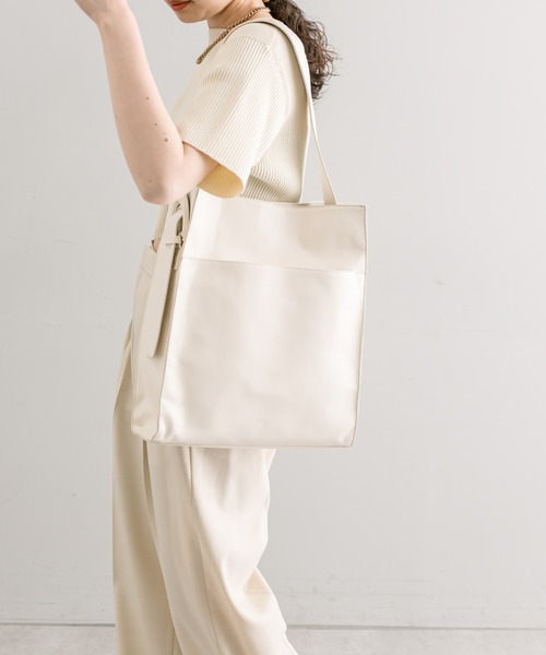 loti(ロティ)の「loti ワンベルトショルダー(トートバッグ・レディース・ブラック/アイボリー・ONE SIZE)」の7枚目の写真