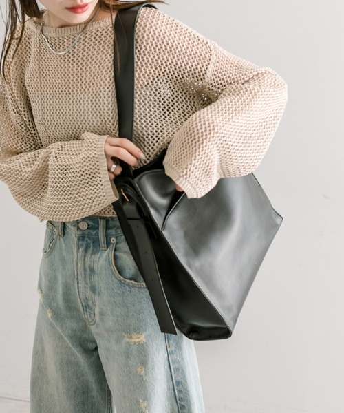 loti(ロティ)の「loti ワンベルトショルダー(トートバッグ・レディース・ブラック/アイボリー・ONE SIZE)」の4枚目の写真