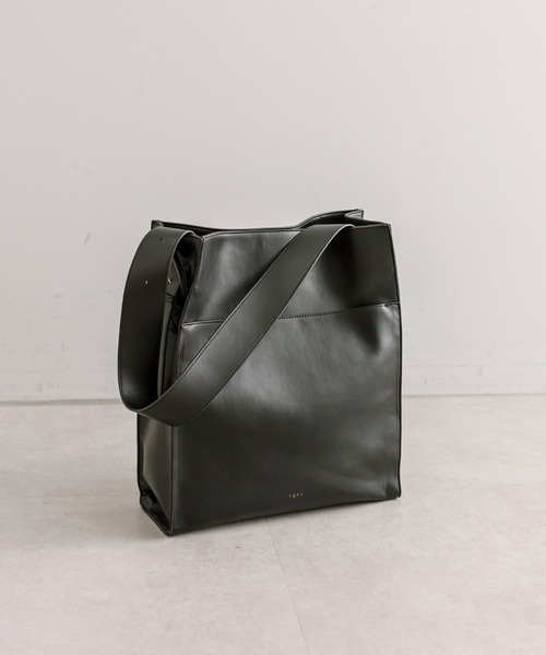 loti(ロティ)の「loti ワンベルトショルダー(トートバッグ・レディース・ブラック/アイボリー・ONE SIZE)」の6枚目の写真