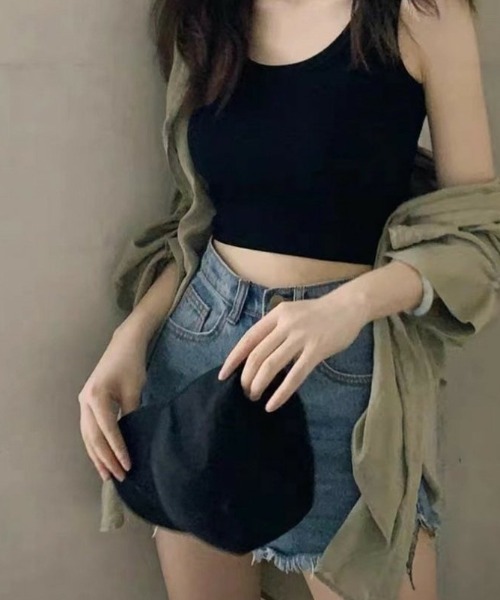 Chick（チック）の「Short Tight fit Tanktop / ショート丈 タイトフィット タンクトップ Y2K 韓国 ピチT（タンクトップ・レディース・ホワイト/ブラック/グレー・M/L）」の8枚目の写真