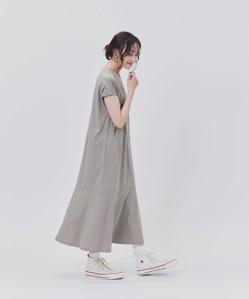 Right-on（ライトオン）の「【接触冷感】【HONEYSUCKLE ROSE】サラサラ冷感フレアワンピ（ワンピース・レディース・ベージュ/ブラック・M/L）」の7枚目の写真