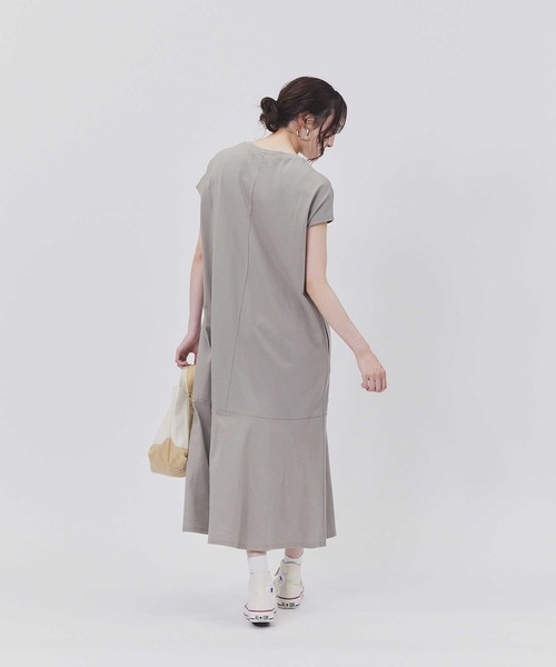 Right-on（ライトオン）の「【接触冷感】【HONEYSUCKLE ROSE】サラサラ冷感フレアワンピ（ワンピース・レディース・ベージュ/ブラック・M/L）」の8枚目の写真