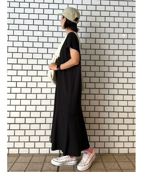Right-on（ライトオン）の「【接触冷感】【HONEYSUCKLE ROSE】サラサラ冷感フレアワンピ（ワンピース・レディース・ベージュ/ブラック・M/L）」の17枚目の写真