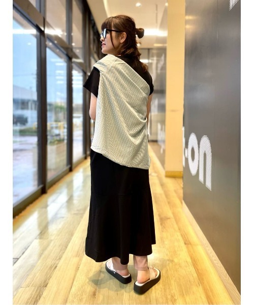 Right-on（ライトオン）の「【接触冷感】【HONEYSUCKLE ROSE】サラサラ冷感フレアワンピ（ワンピース・レディース・ベージュ/ブラック・M/L）」の22枚目の写真