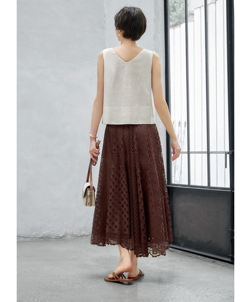 STYLE DELI（スタイルデリ）の「クロップド丈ノースリコットン混紡ブラウス（シャツ/ブラウス・レディース・ホワイト/ブラウン系・MEDIUM）」の4枚目の写真