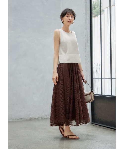 STYLE DELI（スタイルデリ）の「クロップド丈ノースリコットン混紡ブラウス（シャツ/ブラウス・レディース・ホワイト/ブラウン系・MEDIUM）」の16枚目の写真