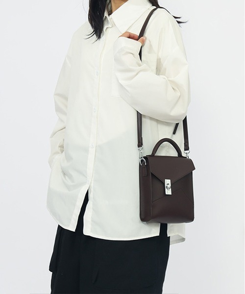 LOPASS(ロパス)の「レトロ携帯バッグショルダーバッグ(ショルダーバッグ・レディース・ブラック/ホワイト/グリーン/ブラウン・FREE)」の1枚目の写真