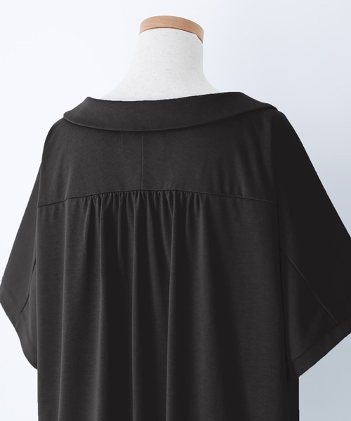 n'OrLABEL（ノアールレーベル）の「【機能素材】『ひんやり襟付きドルマンTシャツ』（Tシャツ/カットソー・レディース・オフホワイト/ブラック・FREE）」の3枚目の写真