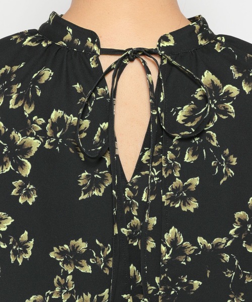 mysty woman（ミスティウーマン）の「フラワープリントリボンブラウス　973087（シャツ/ブラウス・レディース・グレイッシュブルー/ベージュ/ブラック・FREE）」の16枚目の写真