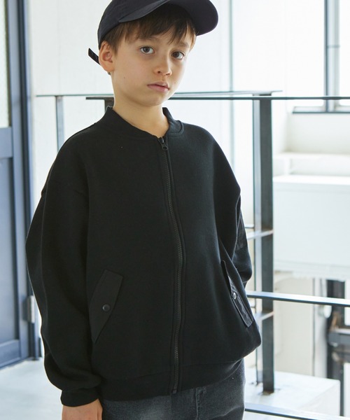 pairmanon（ペアマノン）の「【PAIRMANON STREET】フラップポケット付き ビッグサイズMA-1 ブルゾン（MA-1・キッズ・レッド系その他/グレー/ブラック系その他/カーキ・150/110/90/120/100/130/140）」の2枚目の写真