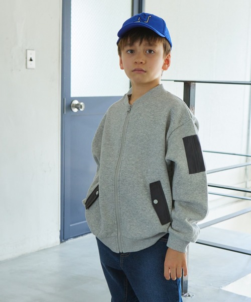 pairmanon（ペアマノン）の「【PAIRMANON STREET】フラップポケット付き ビッグサイズMA-1 ブルゾン（MA-1・キッズ・レッド系その他/グレー/ブラック系その他/カーキ・150/110/90/120/100/130/140）」の3枚目の写真