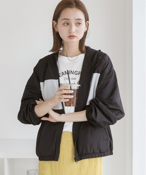 ad thie(アドティエ)の「フード付き バイカラー ブルゾン(ブルゾン・レディース・ブラック/ネイビー・MEDIUM/LARGE)」の4枚目の写真