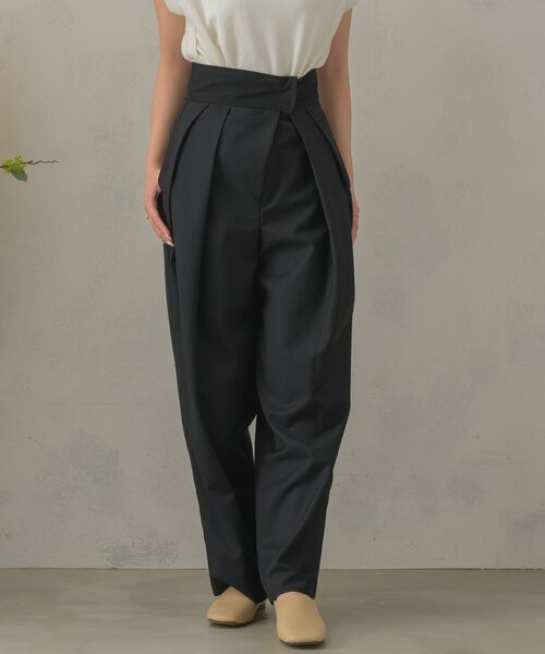 Kari & lili（カウリアンドリィリィ）の「high w tuck wide PT（その他パンツ・レディース・ブラック/ライトグレー・MEDIUM/LARGE）」の7枚目の写真