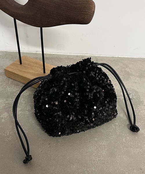 CAPRICIEUX LE'MAGE(カプリシューレマージュ)の「スパンコール巾着バッグ(ハンドバッグ・レディース・ブラック・FREE)」の1枚目の写真