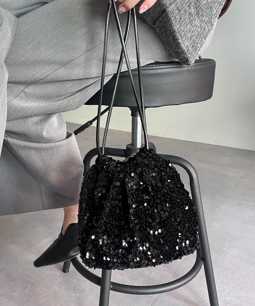 CAPRICIEUX LE'MAGE(カプリシューレマージュ)の「スパンコール巾着バッグ(ハンドバッグ・レディース・ブラック・FREE)」の3枚目の写真