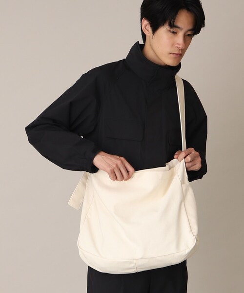 THE SHOP TK (ザ ショップ ティーケー )の「◆【ユニセックスでおすすめ!】キャンバスニュースペーパーバッグ/ビッグショルダーバッグ(ショルダーバッグ・メンズ・ブラック/オフホワイト・00)」の5枚目の写真