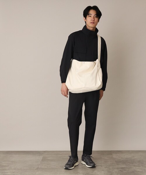 THE SHOP TK (ザ ショップ ティーケー )の「◆【ユニセックスでおすすめ!】キャンバスニュースペーパーバッグ/ビッグショルダーバッグ(ショルダーバッグ・メンズ・ブラック/オフホワイト・00)」の7枚目の写真