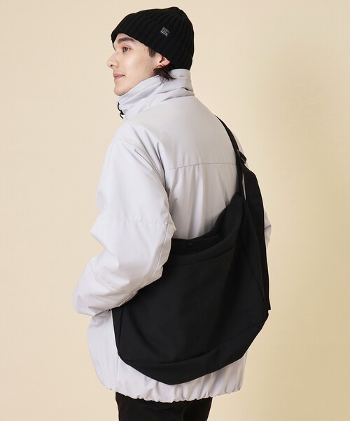 THE SHOP TK (ザ ショップ ティーケー )の「◆【ユニセックスでおすすめ!】キャンバスニュースペーパーバッグ/ビッグショルダーバッグ(ショルダーバッグ・メンズ・ブラック/オフホワイト・00)」の8枚目の写真