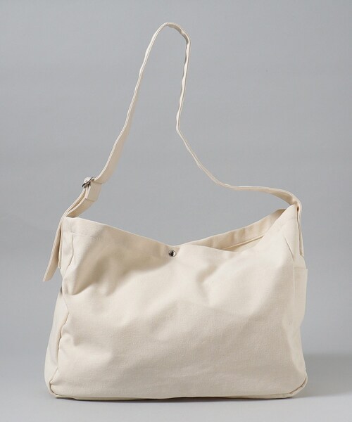 THE SHOP TK (ザ ショップ ティーケー )の「◆【ユニセックスでおすすめ!】キャンバスニュースペーパーバッグ/ビッグショルダーバッグ(ショルダーバッグ・メンズ・ブラック/オフホワイト・00)」の9枚目の写真