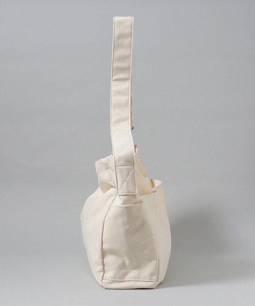 THE SHOP TK (ザ ショップ ティーケー )の「◆【ユニセックスでおすすめ!】キャンバスニュースペーパーバッグ/ビッグショルダーバッグ(ショルダーバッグ・メンズ・ブラック/オフホワイト・00)」の10枚目の写真