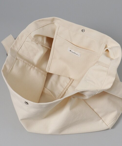 THE SHOP TK (ザ ショップ ティーケー )の「◆【ユニセックスでおすすめ!】キャンバスニュースペーパーバッグ/ビッグショルダーバッグ(ショルダーバッグ・メンズ・ブラック/オフホワイト・00)」の13枚目の写真