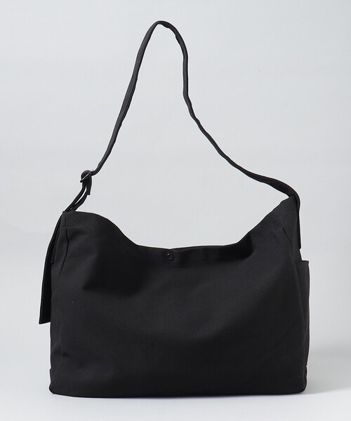 THE SHOP TK (ザ ショップ ティーケー )の「◆【ユニセックスでおすすめ!】キャンバスニュースペーパーバッグ/ビッグショルダーバッグ(ショルダーバッグ・メンズ・ブラック/オフホワイト・00)」の14枚目の写真