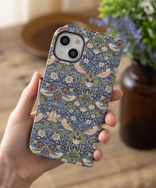 Jubilee(ジュビリー)の「ウィリアムモリス柄 PUレザー 手帳型 iPhoneケース カバー(スマホケース/カバー・レディース・その他3/その他4/その他1/その他2/その他5・iPhone 11/iPhone 14/iPhone 13/iPhone 7/8/SE(第2/第3世代)/iPhone 12/iPhone 15)」の3枚目の写真