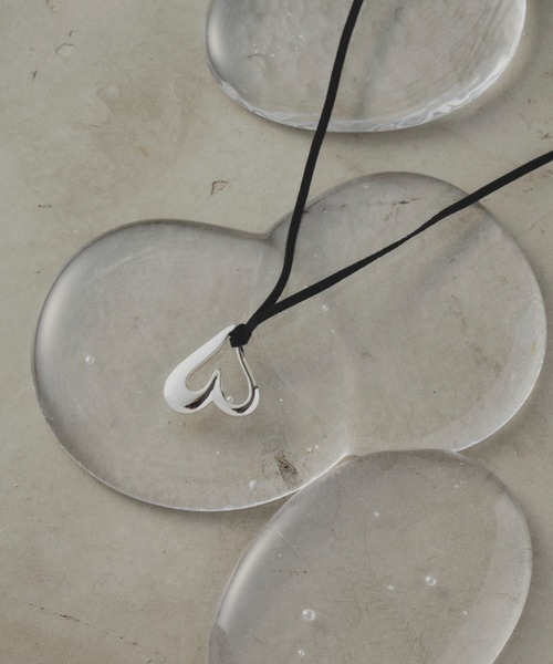 loni(ロニ)の「【金属アレルギー対応】Heart Asymmetry Pierce/ハートアシンメトリーフープピアス(ピアス(両耳用)・レディース・その他・FREE)」の12枚目の写真