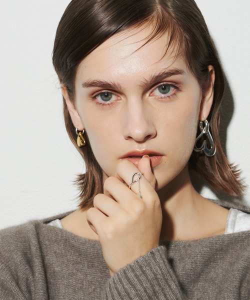 loni(ロニ)の「【金属アレルギー対応】Heart Asymmetry Pierce/ハートアシンメトリーフープピアス(ピアス(両耳用)・レディース・その他・FREE)」の18枚目の写真