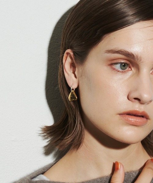 両耳用 ロエベ アナグラム　アシンメトリーフープピアス ロエベ Loewe アナグラム アシンメトリーフープピアス新着