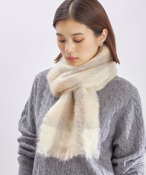 SHIPS（シップス）の「CUSHENDALE:MOHAIR DRUMIN STOLE ◇（マフラー・レディース・ベージュ/ブルー/ピンク系・ONE SIZE）」の10枚目の写真