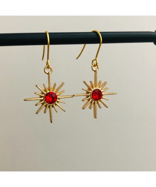 tone（トーン）の「【fuwari】太陽　サージカルステンレス　フックピアス(MA)（ピアス（両耳用）・レディース・レッド/クリア/グリーン/ブルー・FREE）」の3枚目の写真