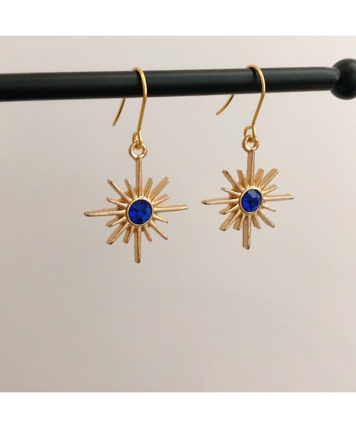 tone（トーン）の「【fuwari】太陽　サージカルステンレス　フックピアス(MA)（ピアス（両耳用）・レディース・レッド/クリア/グリーン/ブルー・FREE）」の6枚目の写真