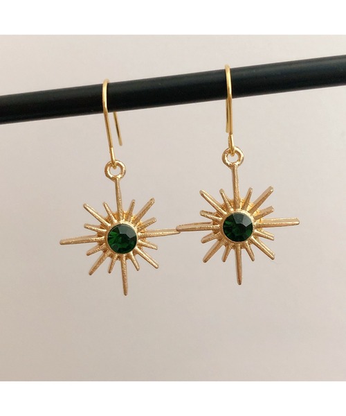 tone（トーン）の「【fuwari】太陽　サージカルステンレス　フックピアス(MA)（ピアス（両耳用）・レディース・レッド/クリア/グリーン/ブルー・FREE）」の7枚目の写真
