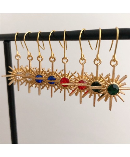 tone（トーン）の「【fuwari】太陽　サージカルステンレス　フックピアス(MA)（ピアス（両耳用）・レディース・レッド/クリア/グリーン/ブルー・FREE）」の9枚目の写真