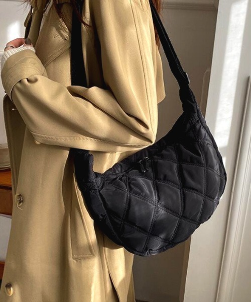 TONE SELECT GOODS（トーンセレクトグッズ）の「【float】キルティング ショルダーバッグ（ショルダーバッグ・レディース・ブラック/アイボリー・FREE）」の4枚目の写真