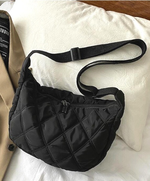 TONE SELECT GOODS（トーンセレクトグッズ）の「【float】キルティング ショルダーバッグ（ショルダーバッグ・レディース・ブラック/アイボリー・FREE）」の6枚目の写真