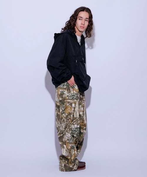 re_k by JUNRED（レクバイジュンレッド）の「re_k by JUNRED / オーバーワイドカーゴパンツ（カーゴパンツ・メンズ・ブラック/ホワイト/グリーン系その他2・L/S/M）」の13枚目の写真