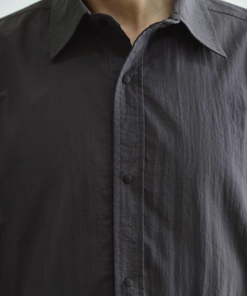 ITEMS URBANRESEARCH（アイテムズ アーバンリサーチ）の「タスランナイロン サイドポケット長袖シャツ（シャツ/ブラウス・メンズ・ブラック/チャコールグレー・LARGE/MEDIUM）」の15枚目の写真