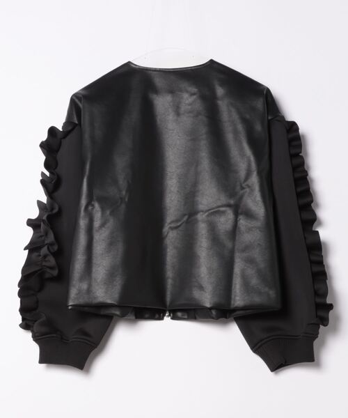 Settimissimo（セッティミッシモ）の「レザータッチ ダンボールニット フリルスリーブ ブルゾン（ブルゾン・レディース・アイボリー/ブラック・FREE）」の3枚目の写真